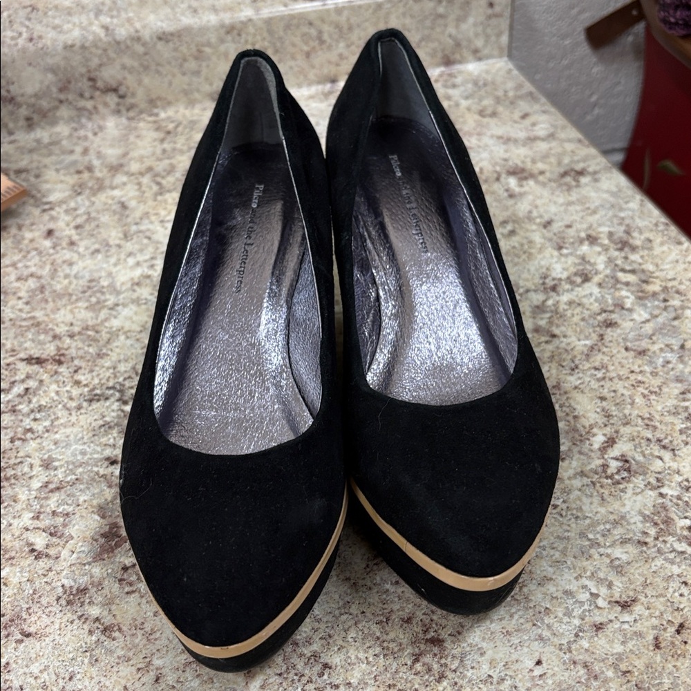 Pilcro and the Letterpress size 6 Black Suede Platform Wedge Pumps with Tan Trim